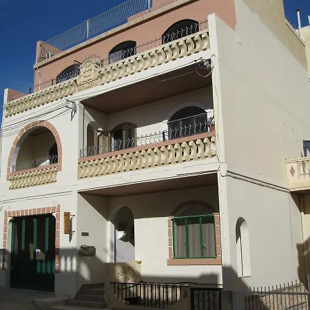 ベッド・アンド・ブレックファスト タルマルガ B＆b 3*